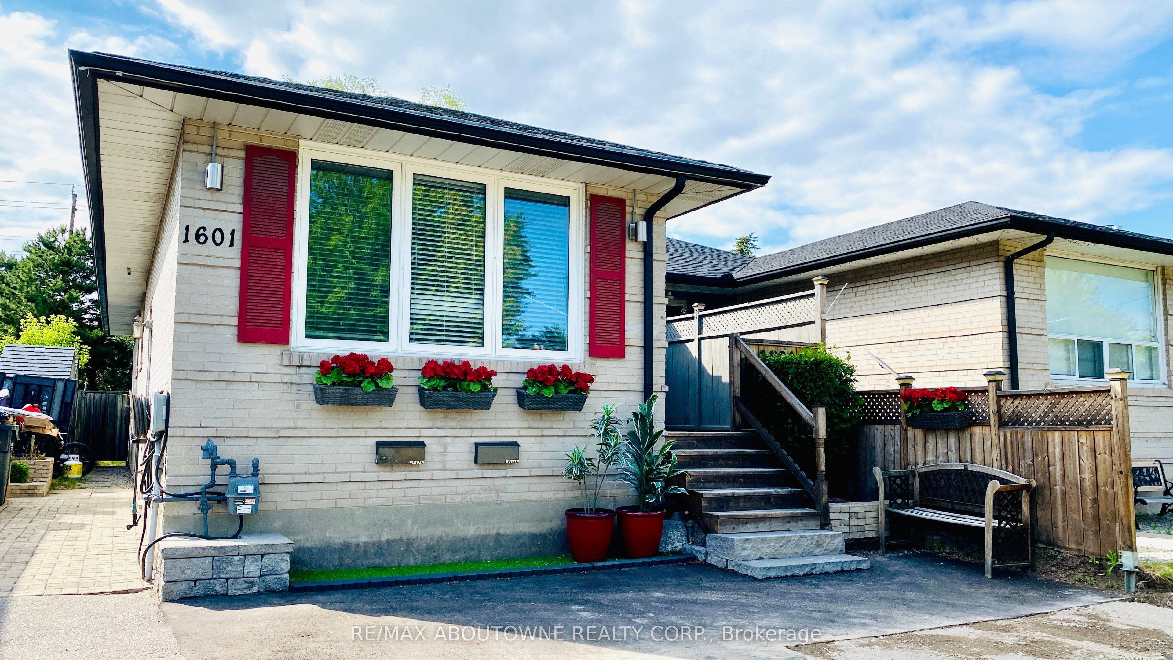 1601 Sandgate Crescent, Mississauga, ON, L5J 2E3