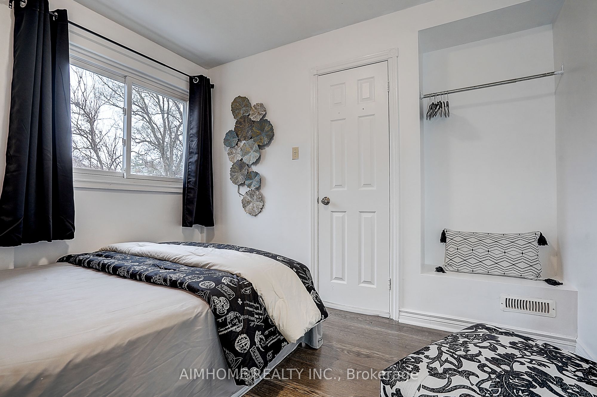 Additional image 3 of Unit 2-212 Milan Street, Toronto, ON, M5A 3Z6