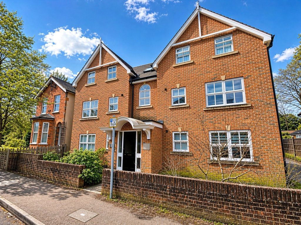 Studio for saleUnion Street, Farnborough, Hampshire GU14
