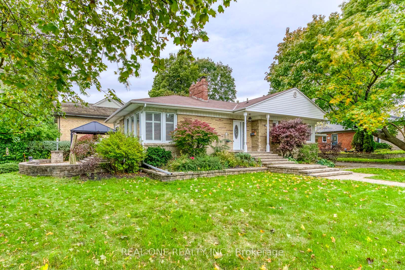 2181 Courtland Drive, Burlington, ON, L7R 1S2