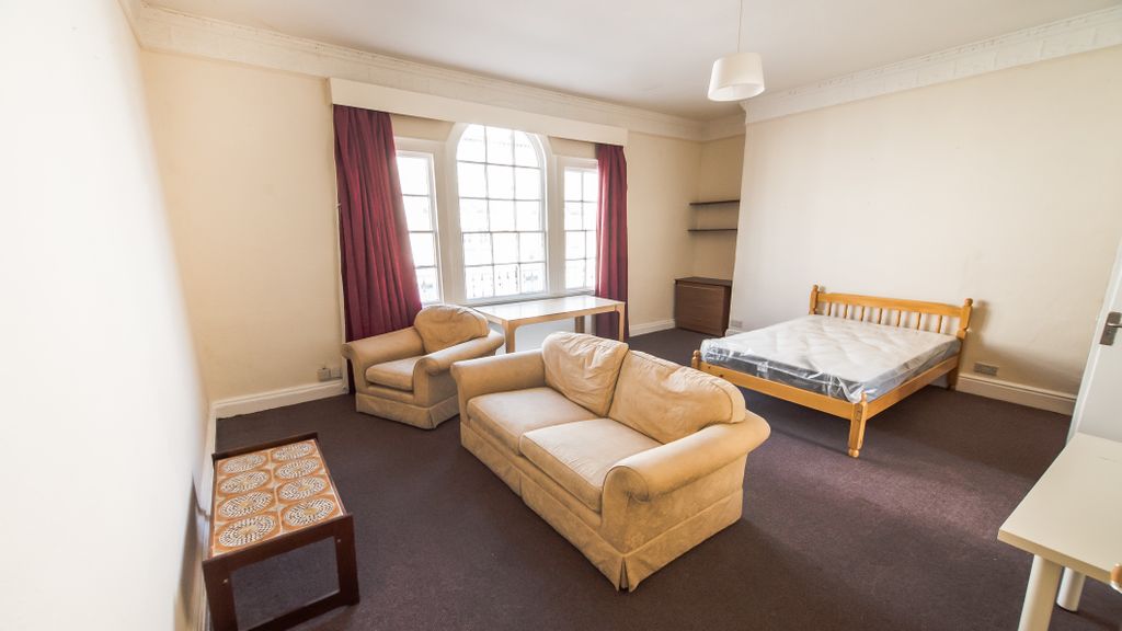 Additional image 3 of 3 bed maisonette to rentSt James's Parade, Bath BA1