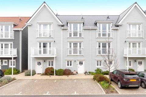 Maine Street, Reading, Berkshire RG2
