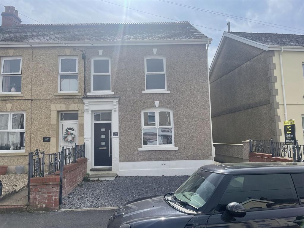 4 bed end terrace house to rentTalbot Road, Ammanford SA18