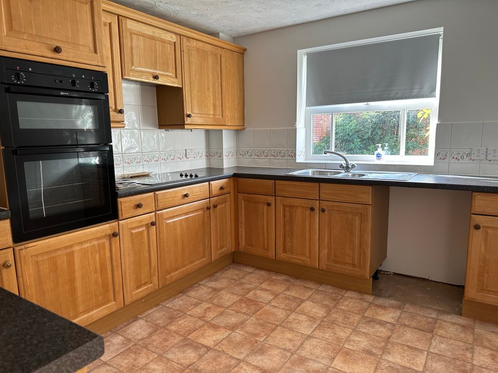 4 bed detached house to rentNeedhams Patch, Cotford St. Luke, Taunton TA4 photo 3
