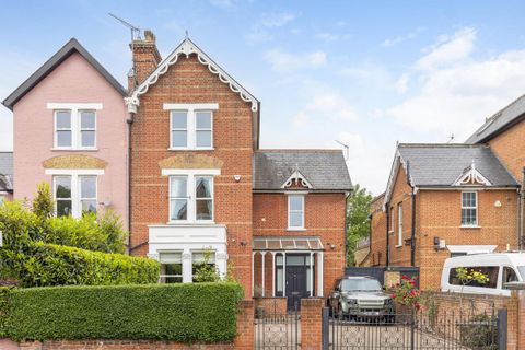 Perryn Road, London W3