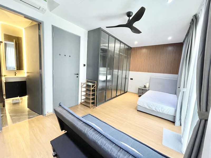 Kovan MRT spacious master bedroom with balcony! photo 3