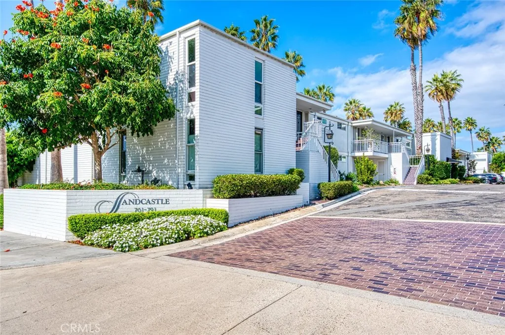 781 Avocado Ave, Corona Del Mar, CA 92625