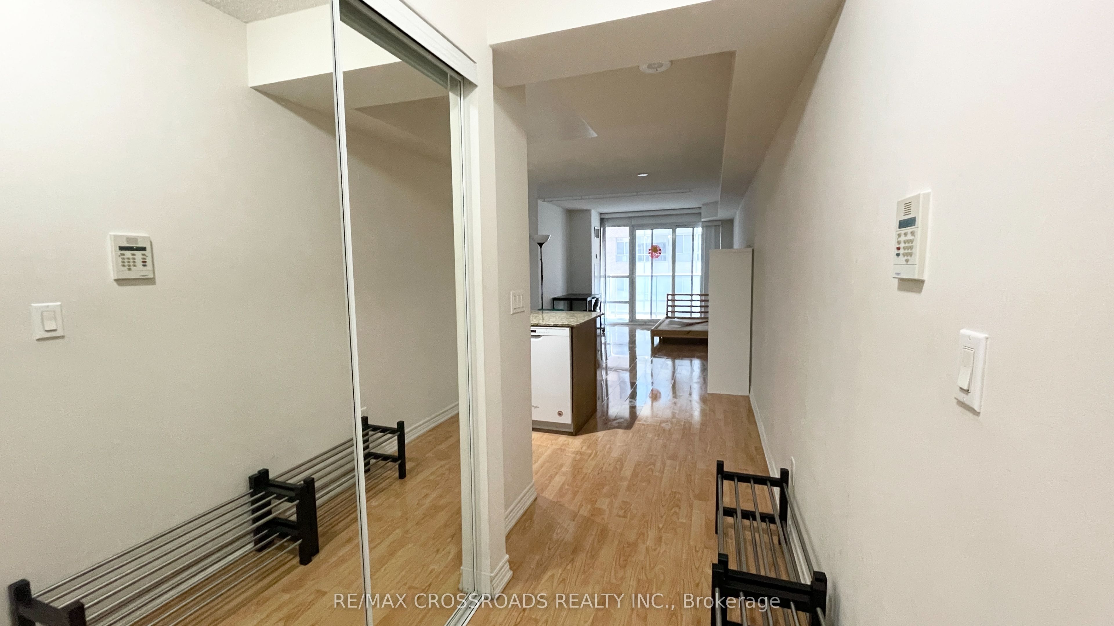 Additional image 3 of 806-761 Bay Street, Toronto, ON, M5G 2R2