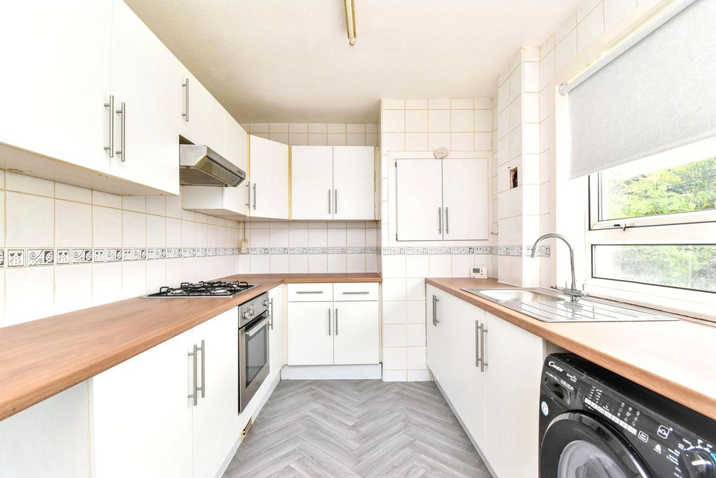 Additional image 3 of 2 bed terraced house to rentManse Road, Kilsyth G65