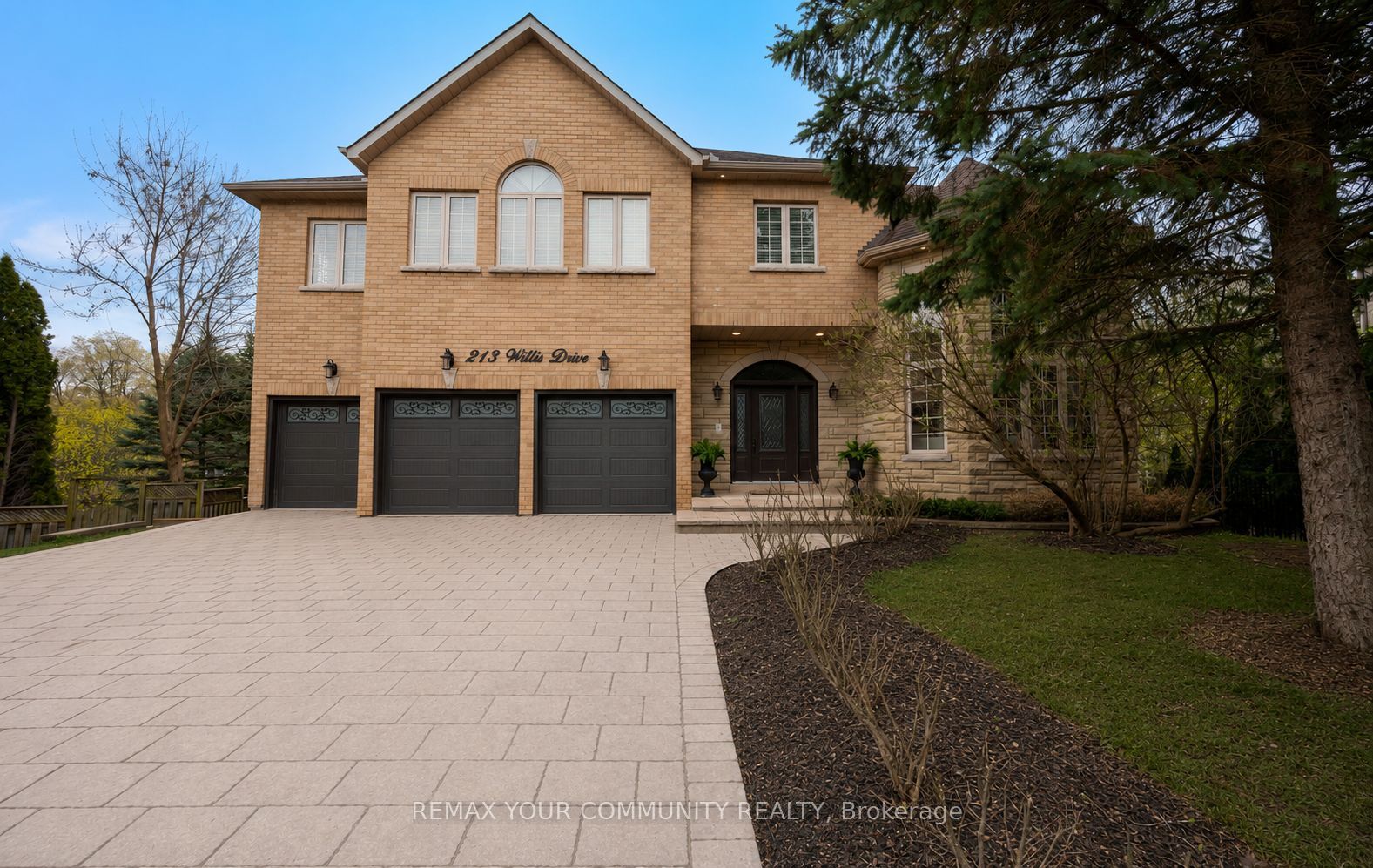 213 Willis Drive, Aurora, ON, L4G 7M2