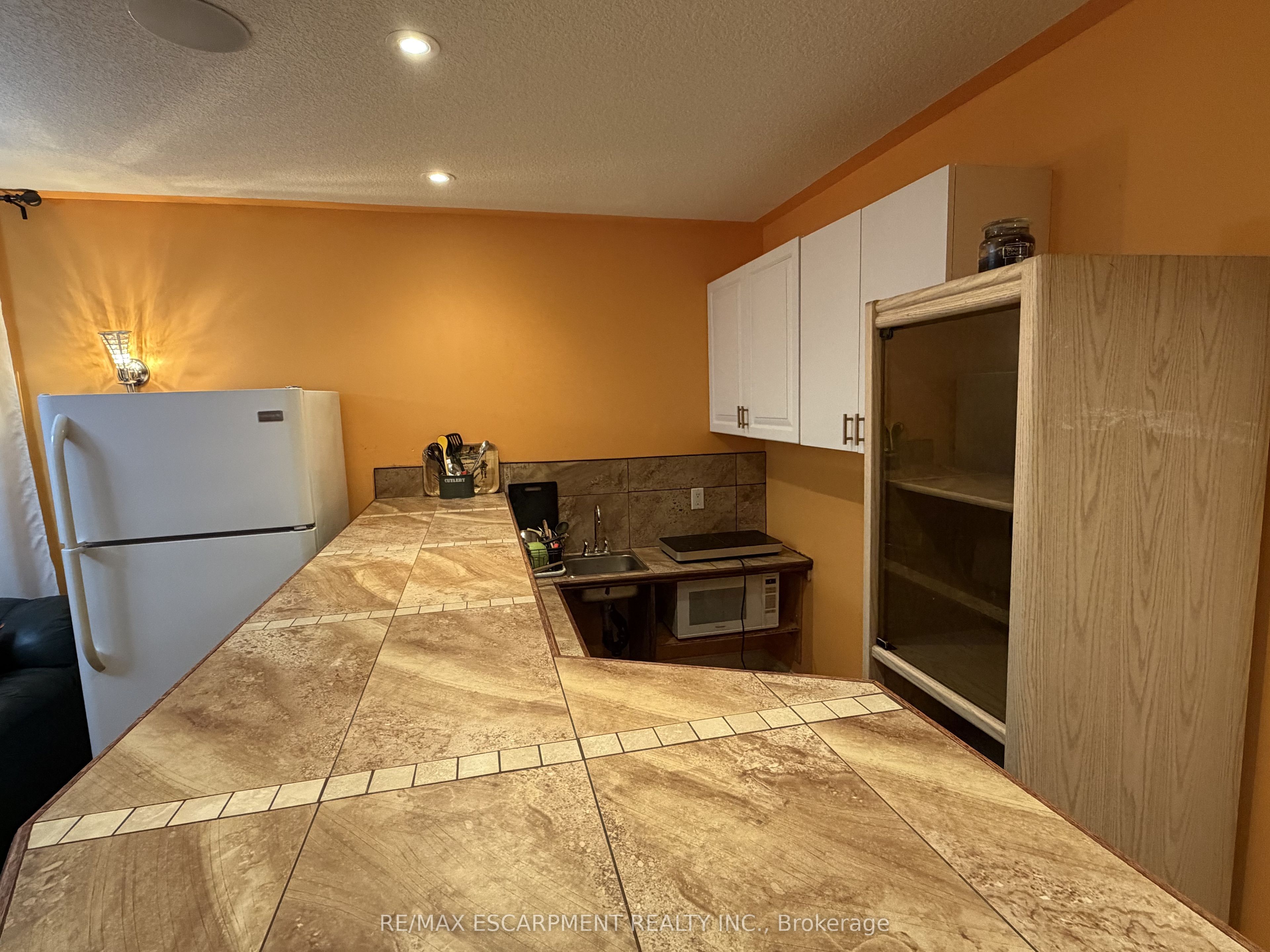 Additional image 3 of 2 Pineridge Drive, Hamilton, ON, L9A 5K2