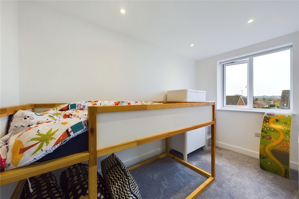 Additional image 11 of 3 bed town house to rentTurnpike Road, Newbury, Berkshire RG14