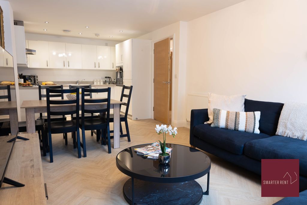 3 bed flat to rentWillow House, Hook RG27 photo 4