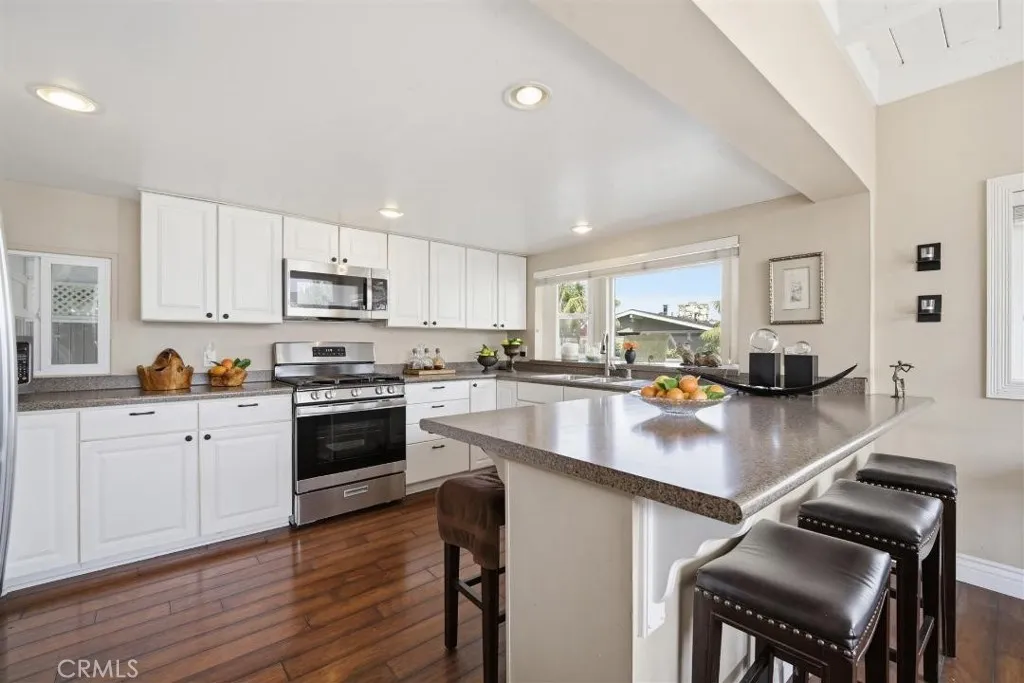 Additional image 47 of 59 Saratoga, Newport Beach, CA 92660