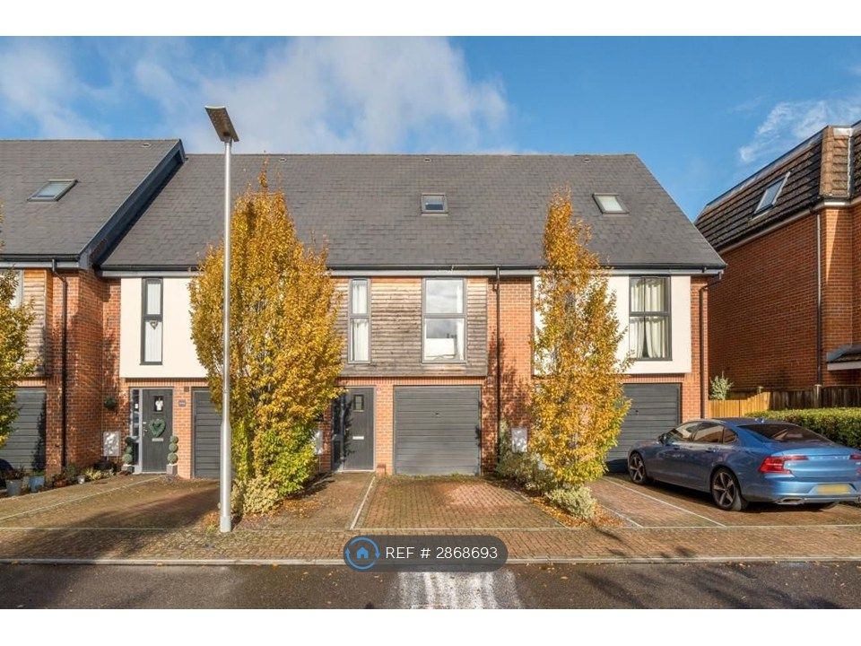4 bed terraced house to rentFaircross Court, Thatcham RG18