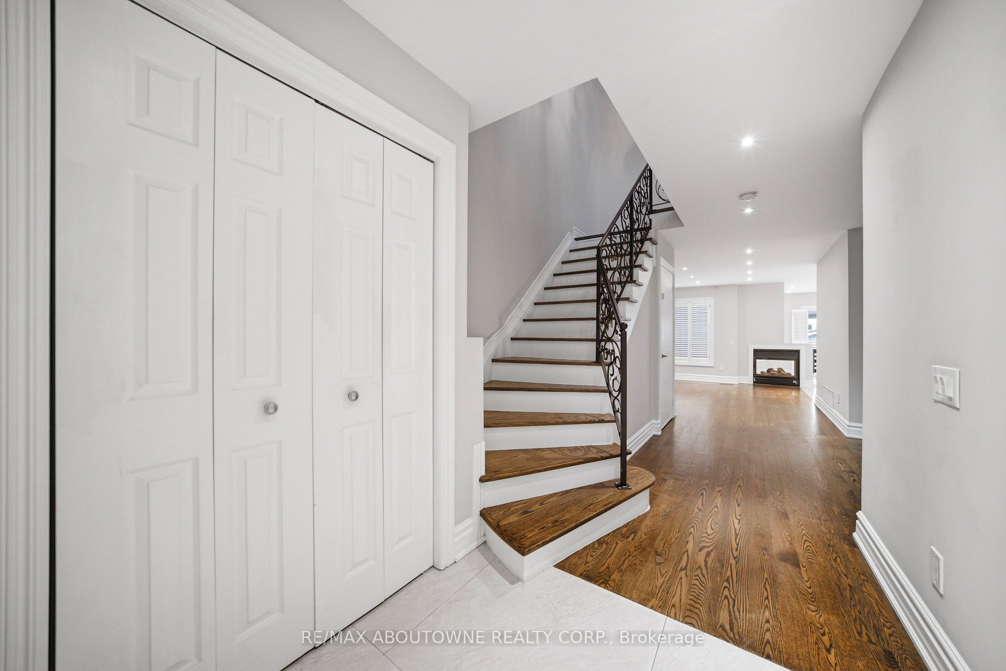 5129 Boardwalk Drive, Mississauga, ON, L5R 3X7 photo 3