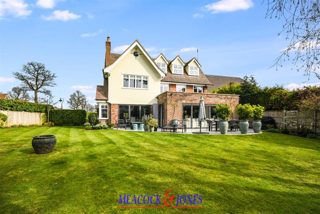 Additional image 2 of 5 bed detached house to rentRoundwood Avenue, Hutton Mount, Brentwood CM13