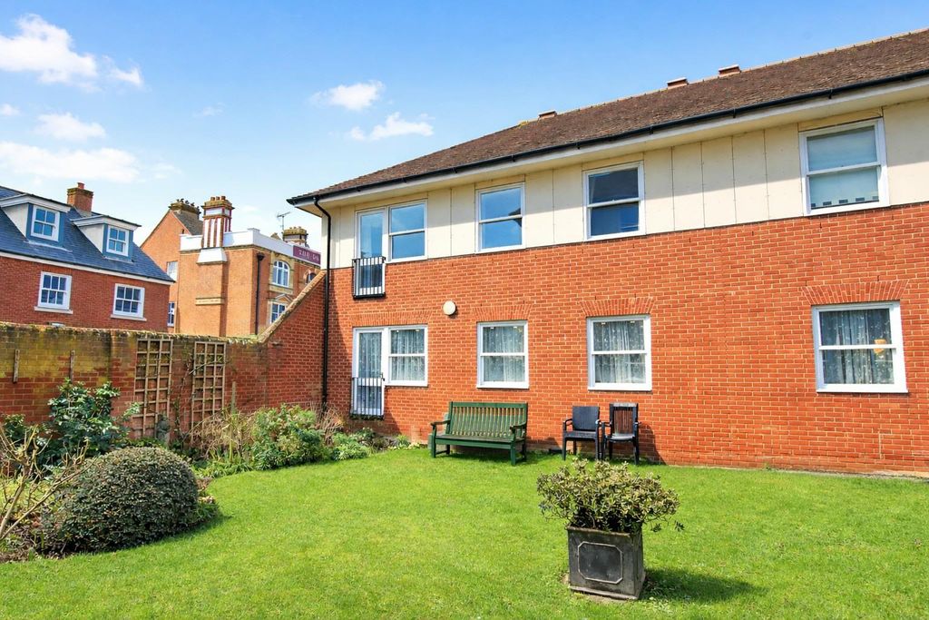 2 bed property for saleChauncy Court, Hertford SG14