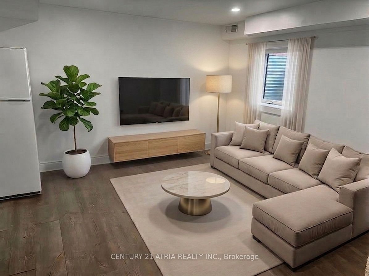3-678 Tretheway Drive E, Toronto, ON, M6M 4C4