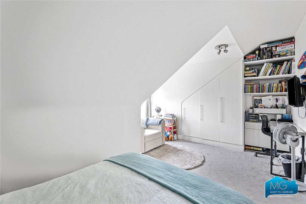 Additional image 15 of 4 bed semi-detached house to rentBunns Lane, Mill Hill, London NW7