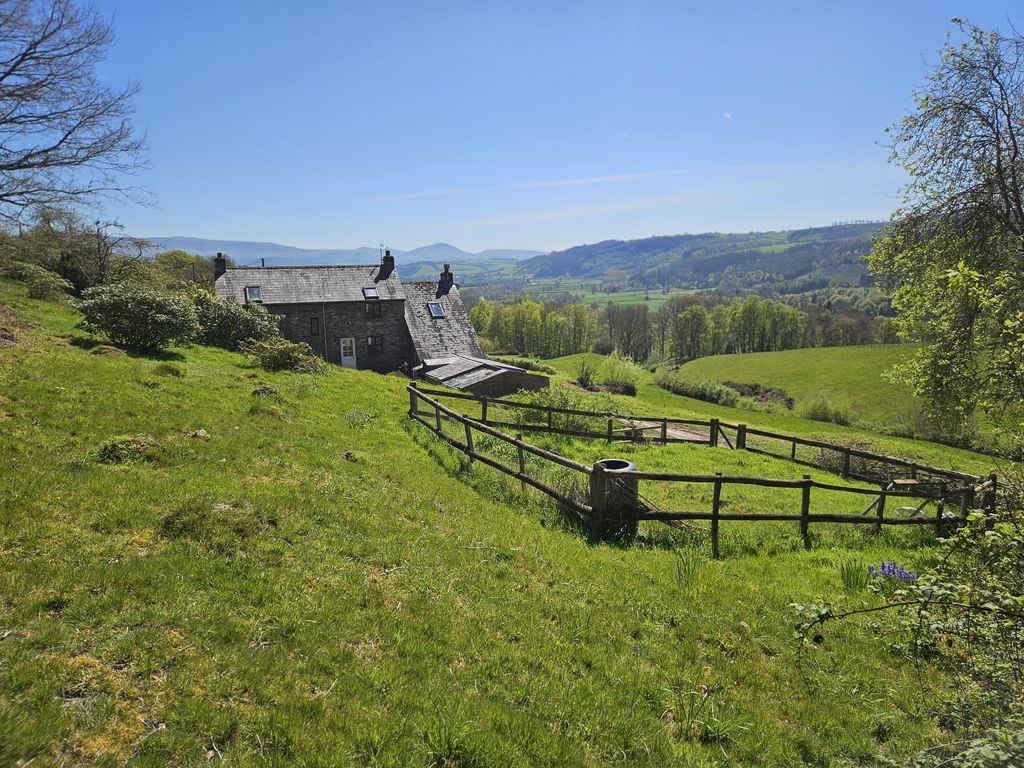 3 bed detached house to rentLlanstephan, Brecon LD3 photo 3