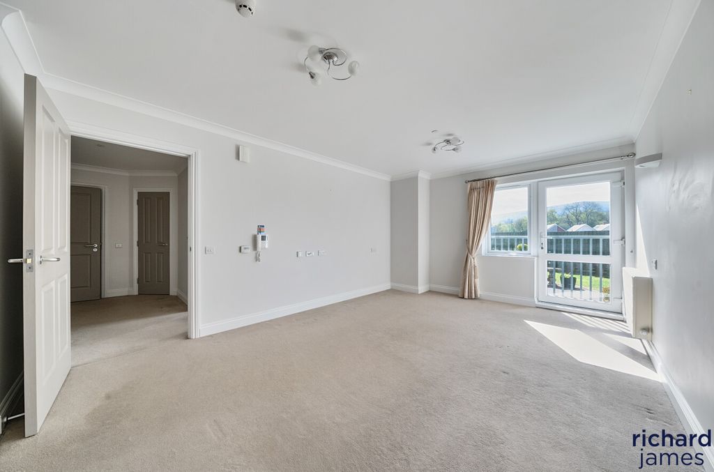 Additional image 4 of 1 bed flat for saleFitzwarren Court, Kingsdown Road, Swindon SN3