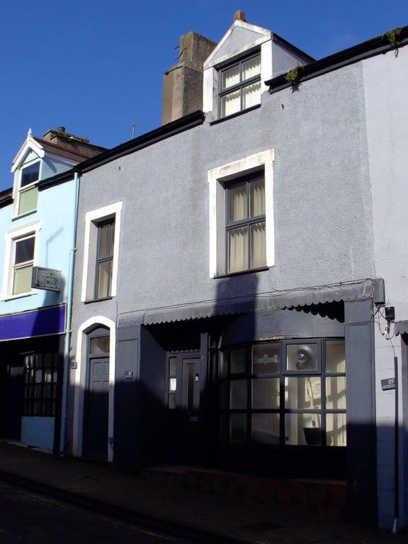 3 bed flat to rentMarket Street, Holyhead LL65