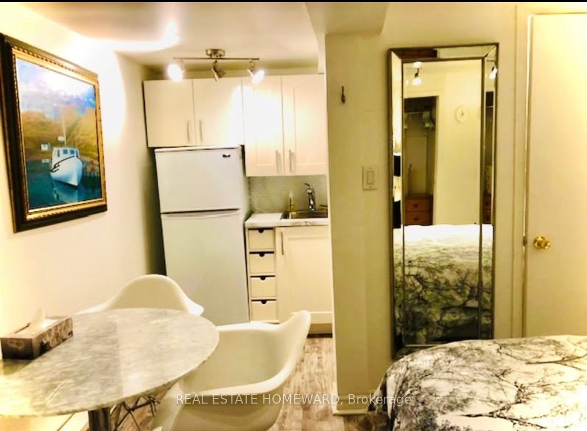 Basement 1-426 Markham Street, Toronto, ON, M6G 2L2