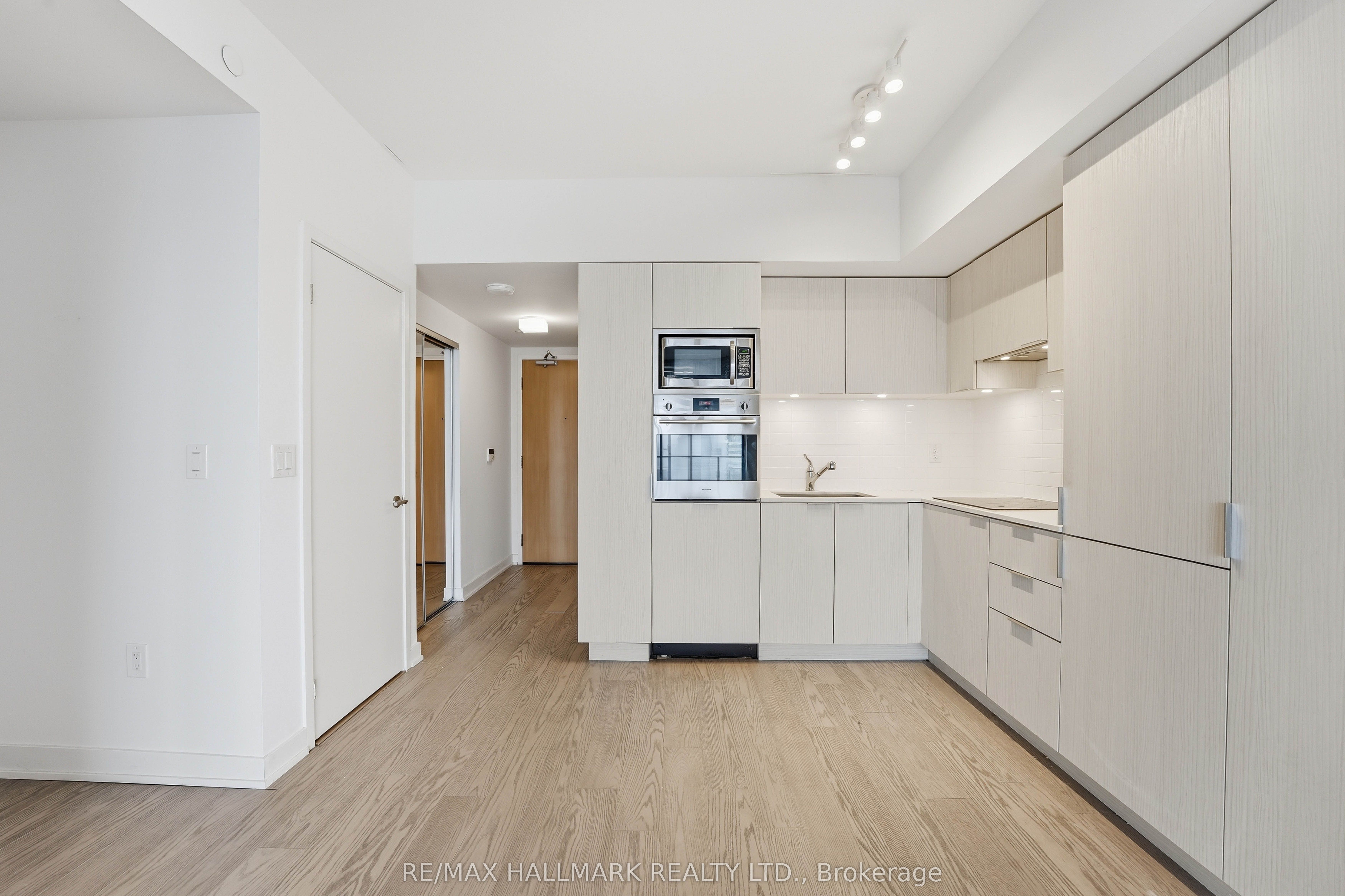 Additional image 3 of 5704-11 Wellesley Street W, Toronto, ON, M4Y 0G4