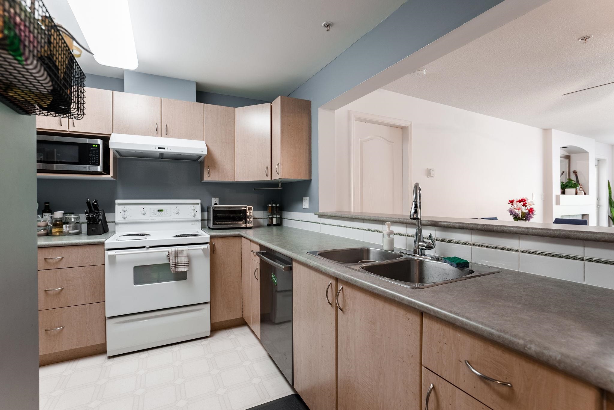 Additional image 5 of 312-15220 Guildford Drive, Surrey, BC, V3R 0Y6