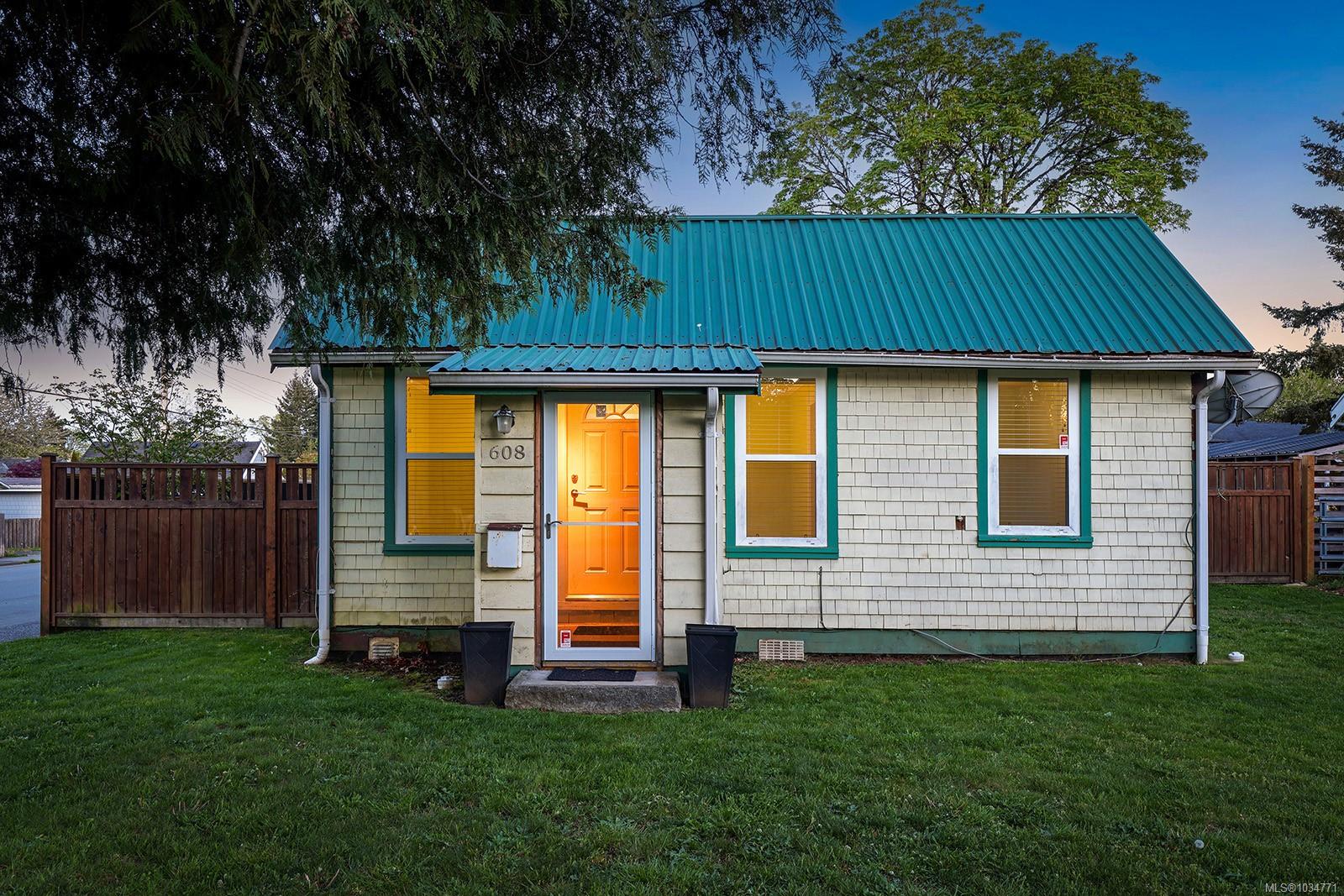 608 11th Street, Courtenay, BC, V9N 1T1