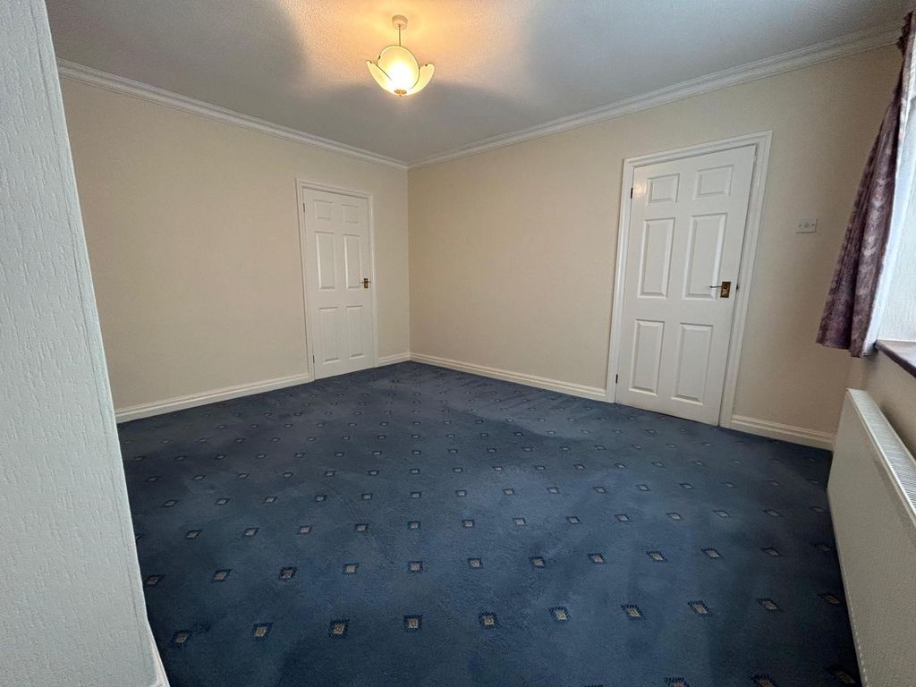 Additional image 5 of 3 bed semi-detached house to rentKings Drive, Thingwall, Wirral CH61