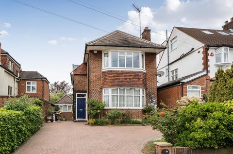 Longland Drive, Totteridge N20