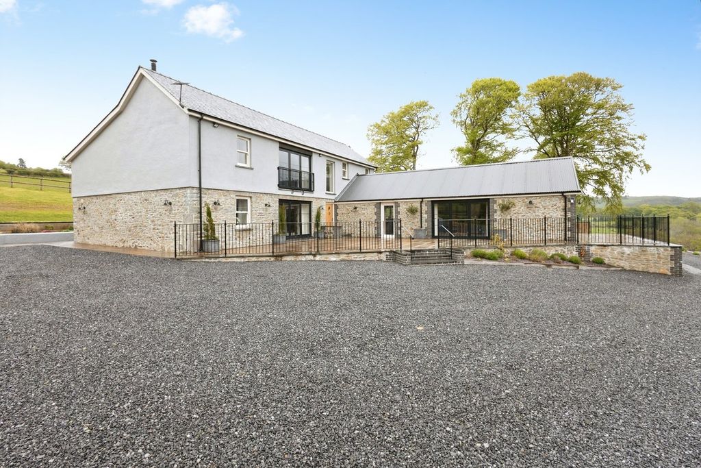 4 bed detached house for saleFfarmers, Llanwrda SA19