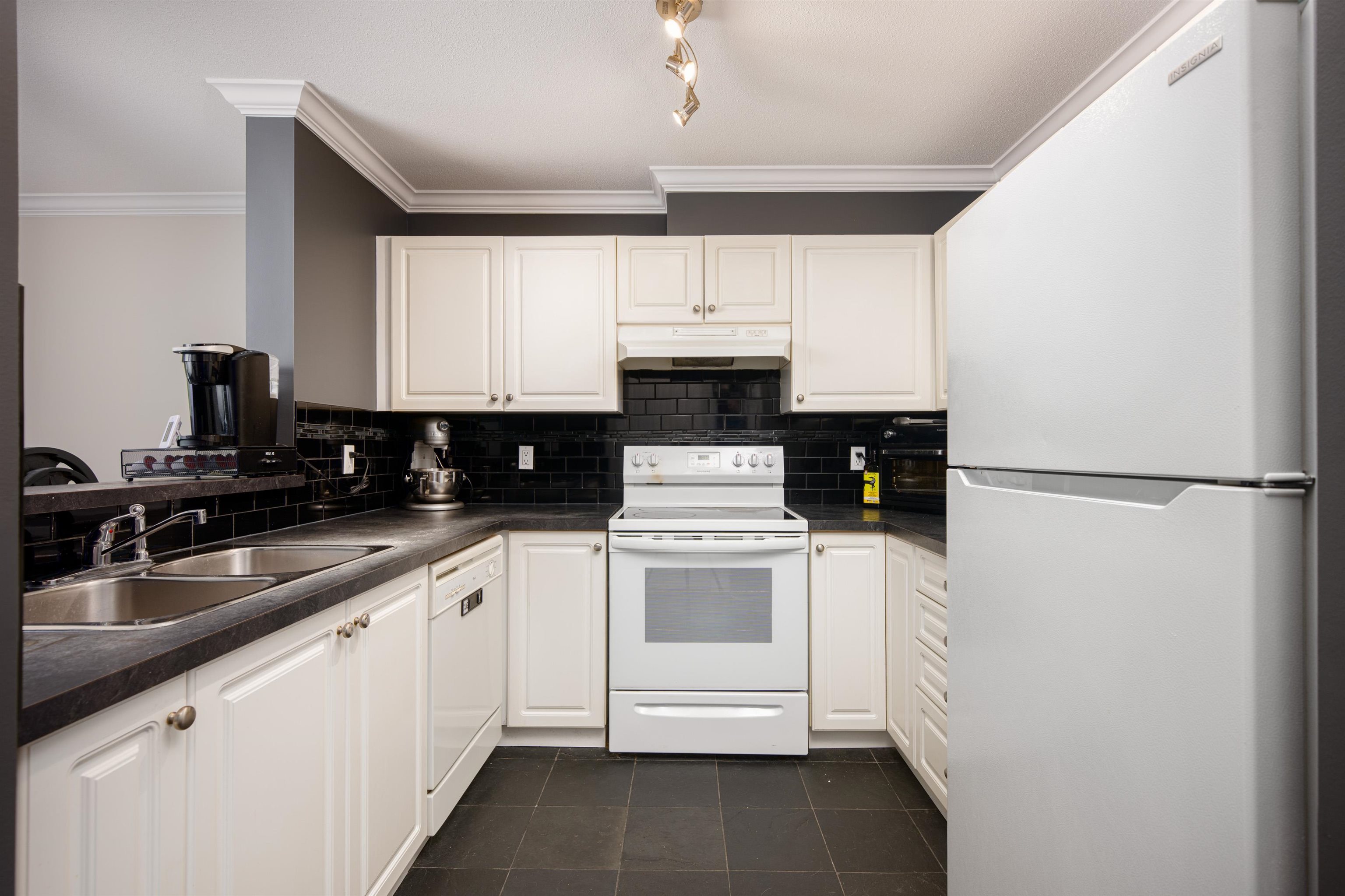 Additional image 2 of 202-12207 224 Street, Maple Ridge, BC, V2X 6B9