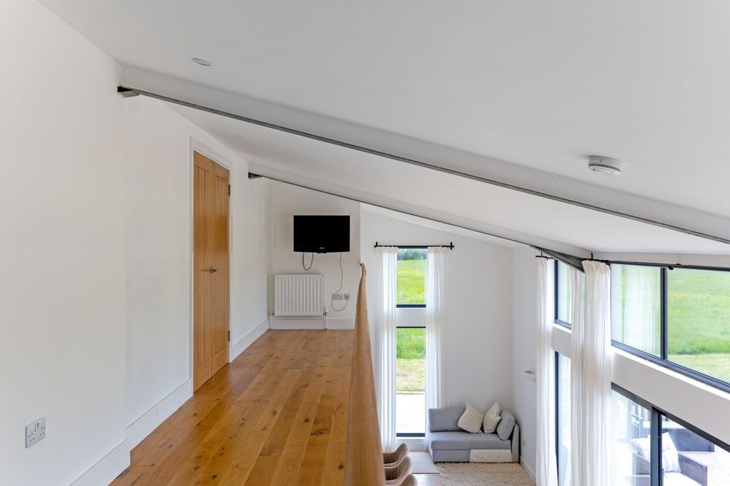 Additional image 8 of 5 bed barn conversion to rentEast Challow, Wantage OX12