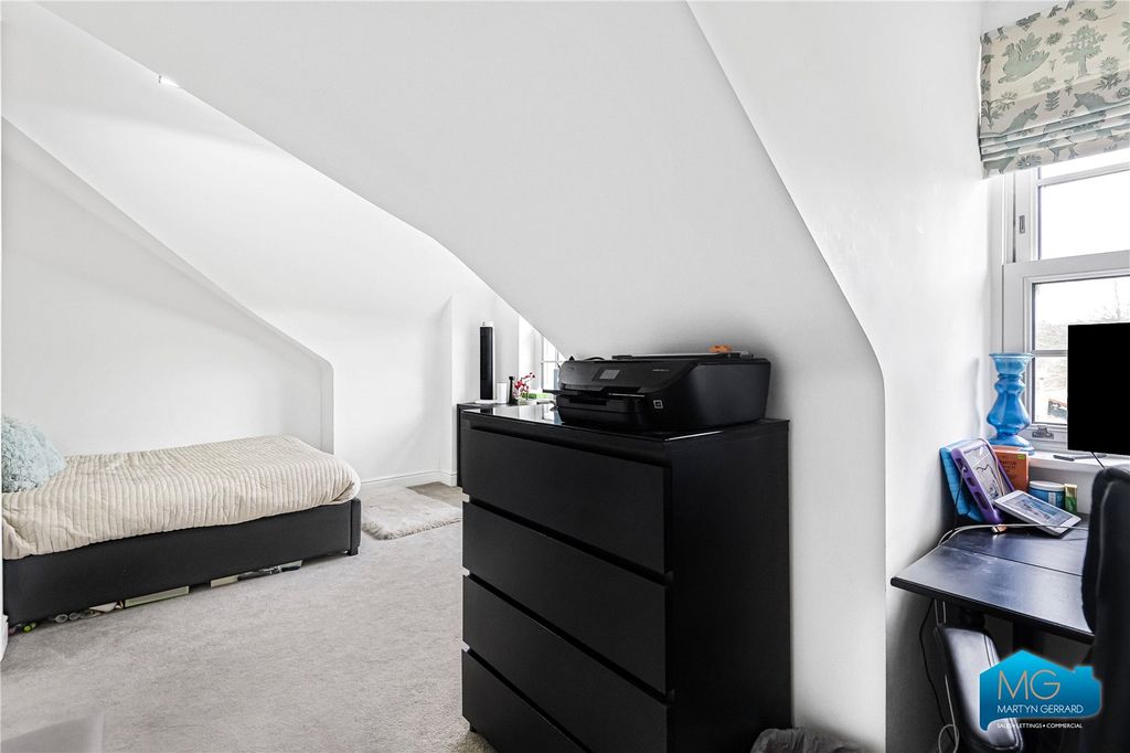 Additional image 16 of 4 bed semi-detached house to rentBunns Lane, Mill Hill, London NW7