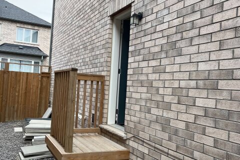 16 Gemma Place, Brampton, ON, L6Z 0J5 photo 2