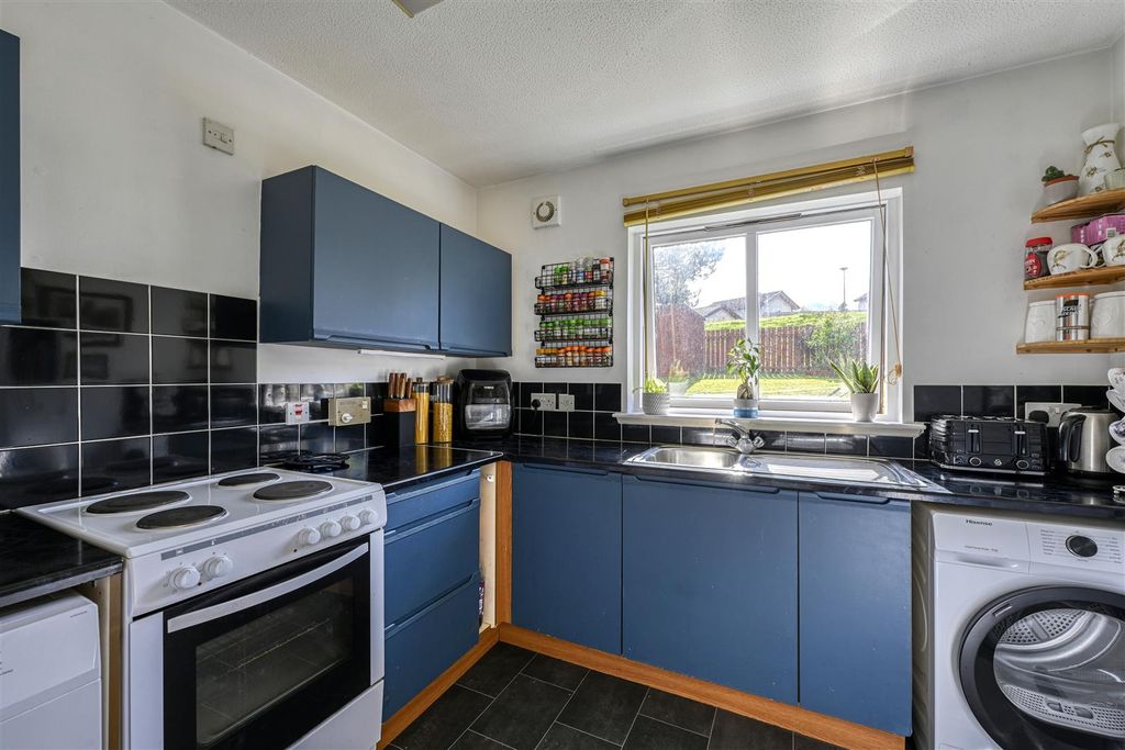 Additional image 4 of 2 bed flat for saleTowerhill Crescent, Inverness IV2