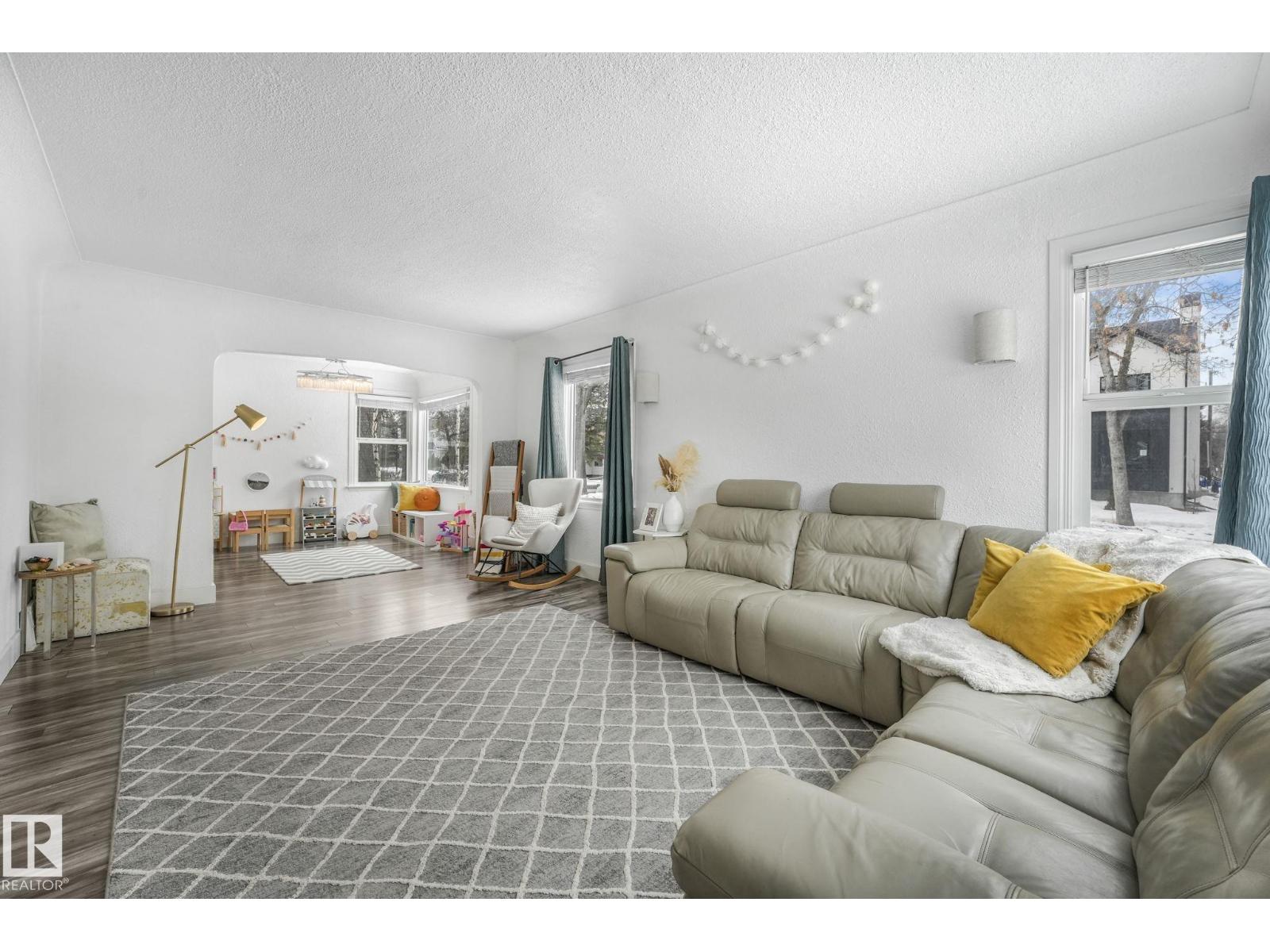 Additional image 5 of 12729 108 Avenue NW, Edmonton, AB, T5M2B8