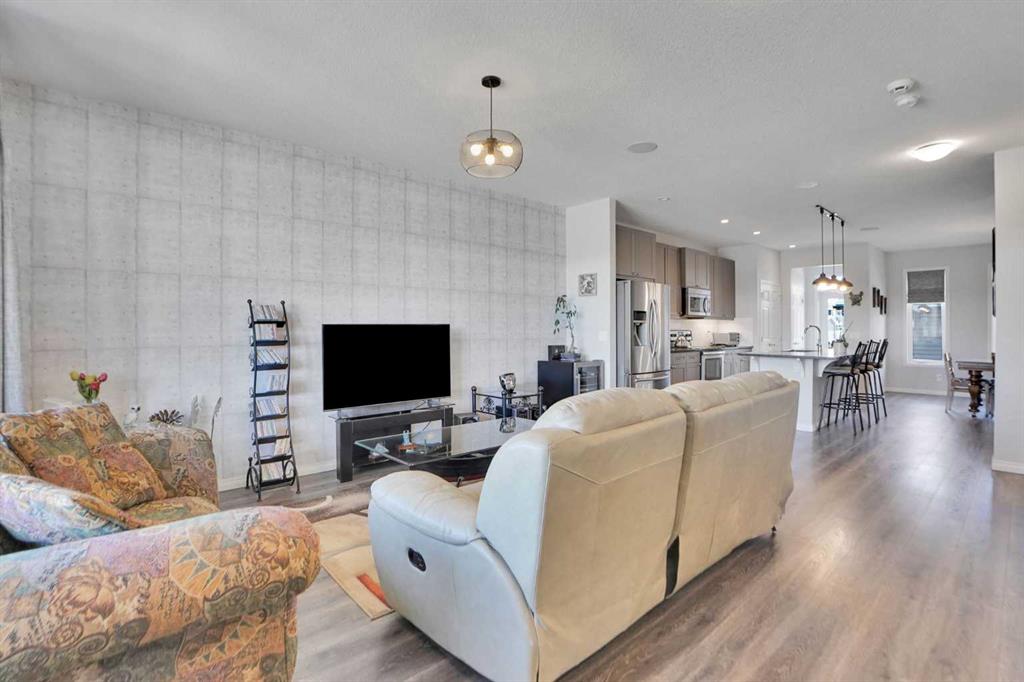 Additional image 4 of 409 Midtown Parkway SW, Airdrie, AB, T4B4E2