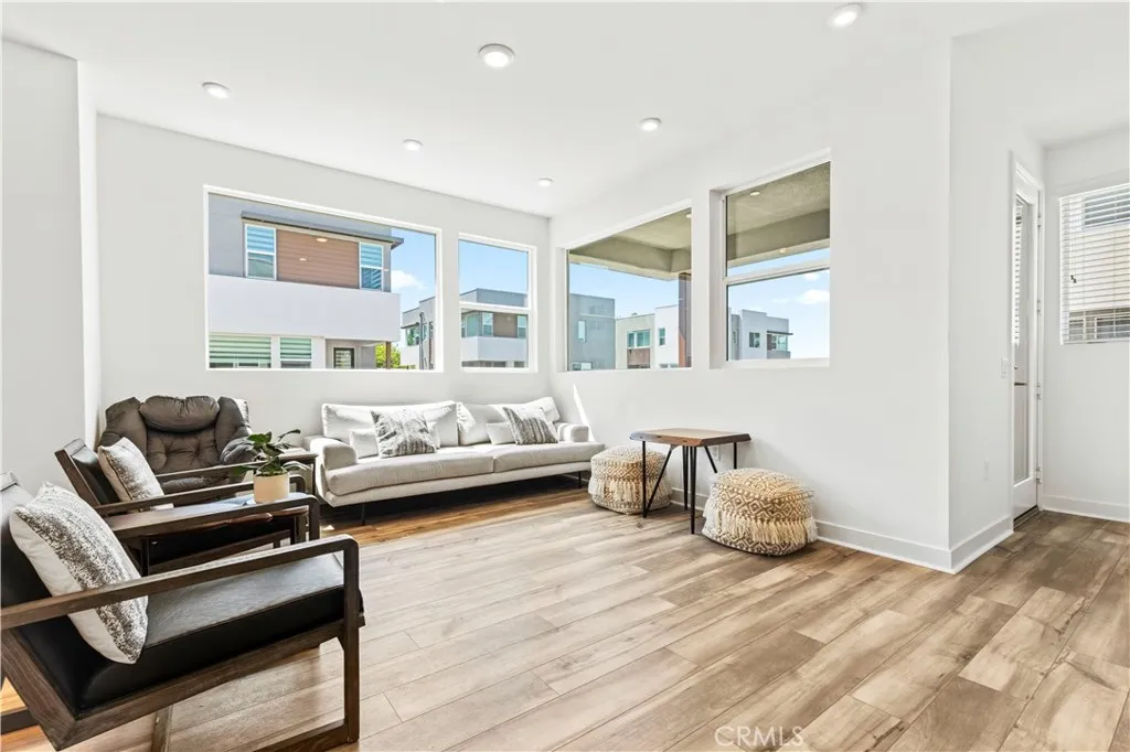 Additional image 8 of 609 S Lyon Street, Santa Ana, CA 92705