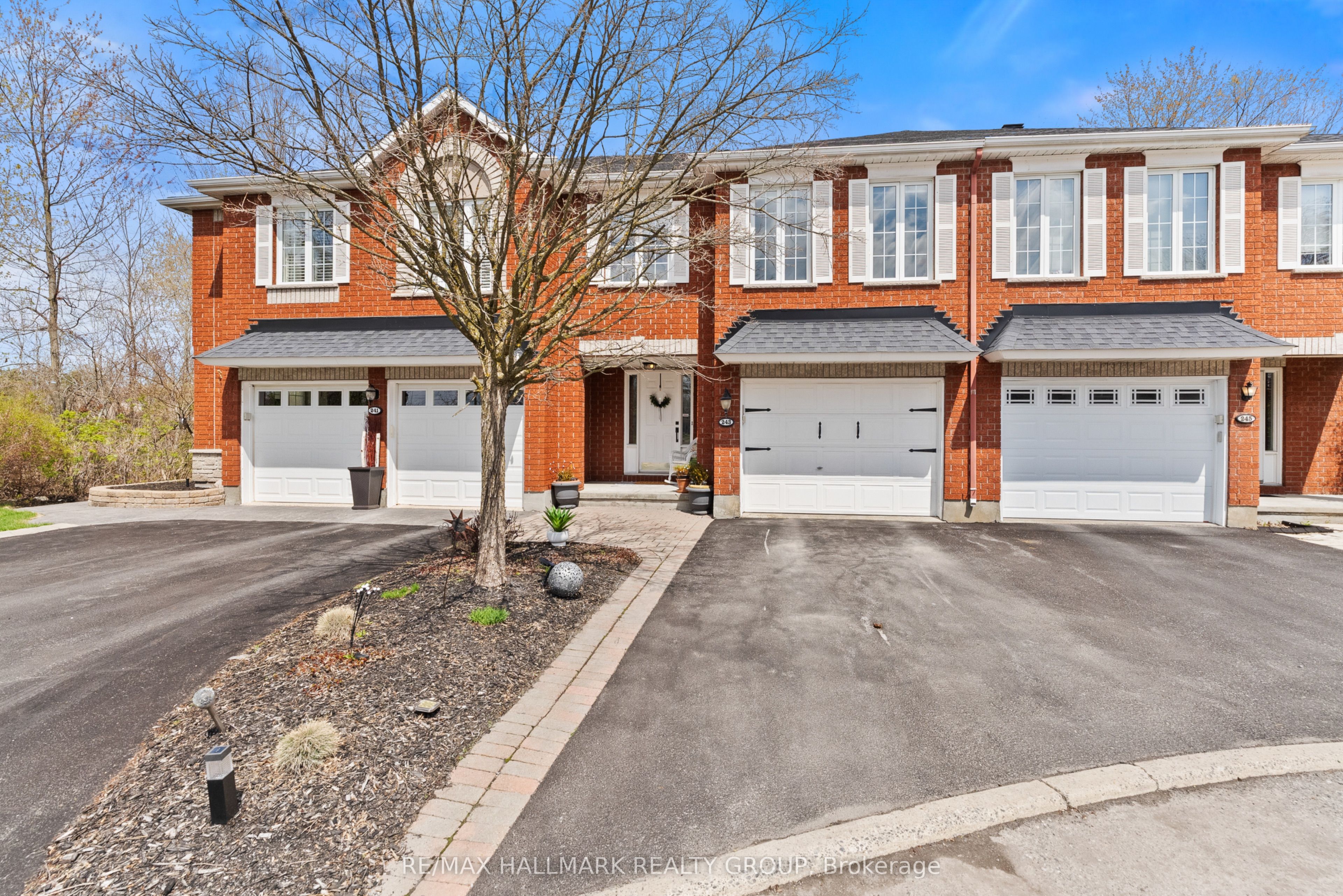243 Gladeview Private, Ottawa, ON, K1T 4A7