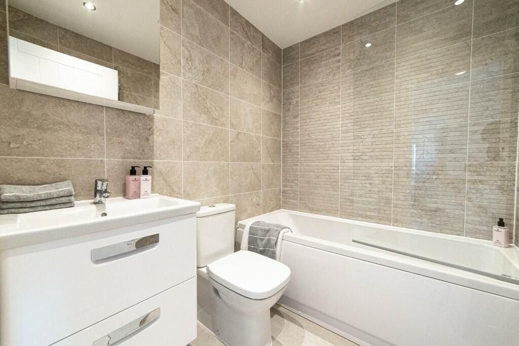 Additional image 10 of 4 bed town house to rentBridle Close, Exeter EX2