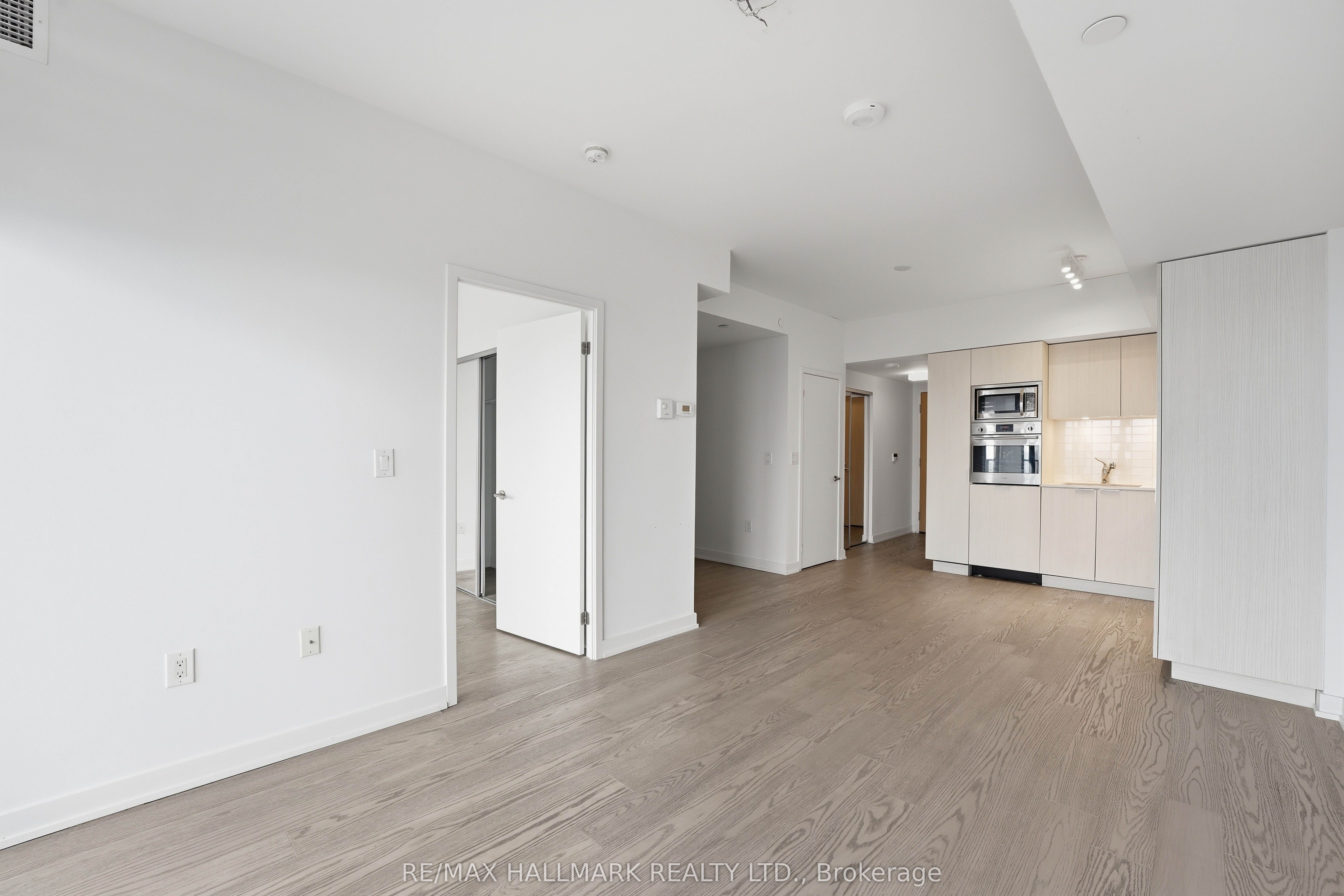 Additional image 2 of 5704-11 Wellesley Street W, Toronto, ON, M4Y 0G4