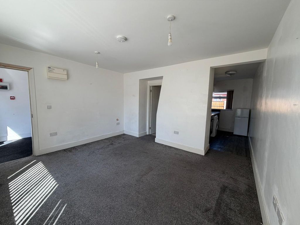 Additional image 6 of 8 bed flat to rentComberton Road, Kidderminster DY10