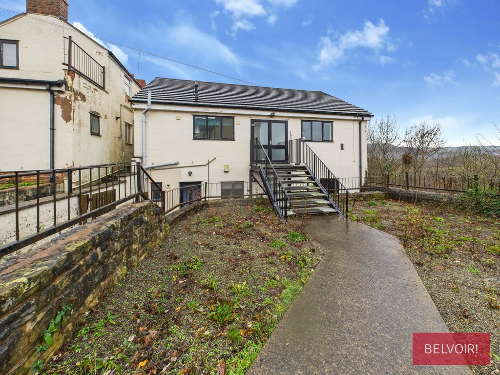 3 bed flat to rentRailway Road, Cefn Mawr LL14