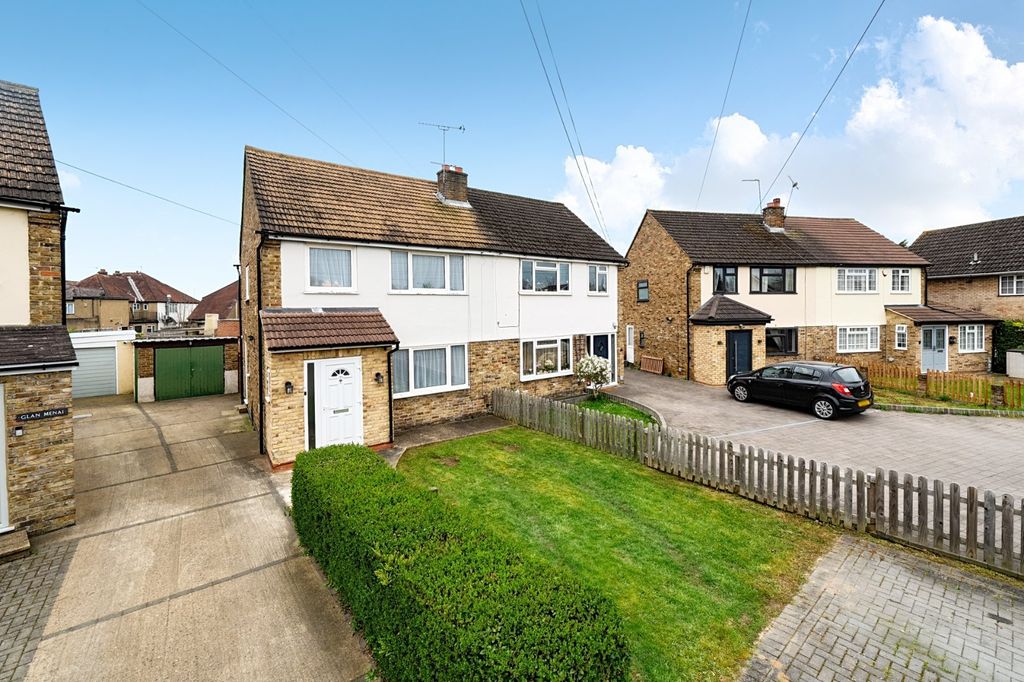 3 bed semi-detached house for saleHurst Road, Near Burnham, Berkshire SL1