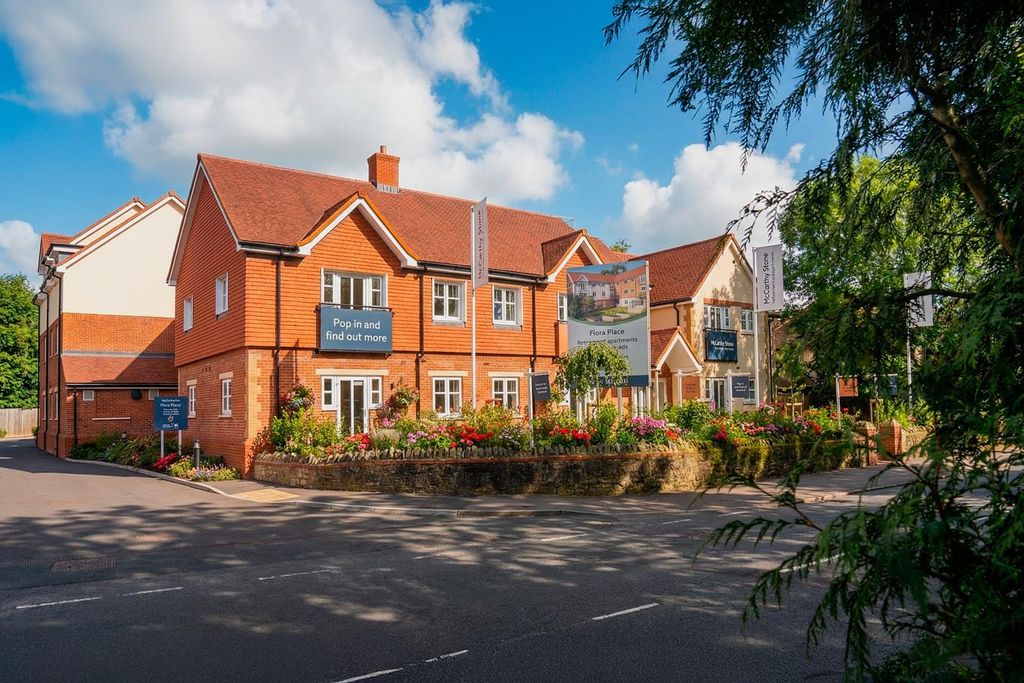 Additional image 4 of 2 bed flat to rentHaslemere Road, Liphook GU30