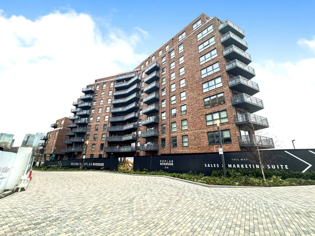 2 bed flat for saleCity View Point E14 photo 3